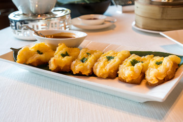 Deep-fried shrimp toast