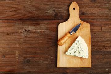 blue cheese and knives
