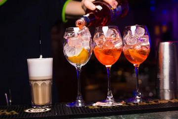 alcoholic cocktail is pours