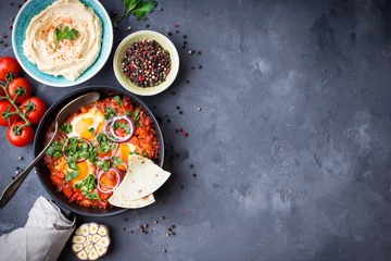 Poster Oeufs sur le plat Shakshuka with pita bread and hummus