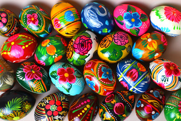 Fototapeta na wymiar Many Easter eggs, different colors, with different patterns. view from above