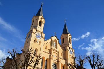 Fototapeta na wymiar Chiesa di Santa Maria Assunta Brunico Bolzano