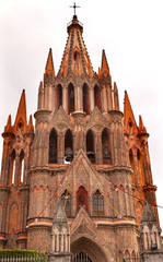 Naklejka premium Facade Parroquia Christmas Archangel Church San Miguel Mexico