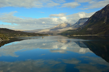 Fototapeta premium St. Marys Lake in Glacier National Park, Montana, USA