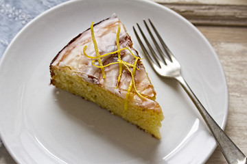 Lemon drizzle cake