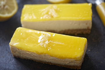 Lemon ricotta cheesecake slices