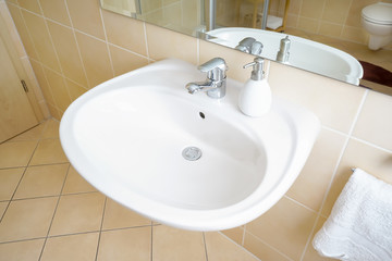 Modernes Badezimmer