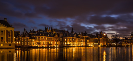 Fototapeta na wymiar Dutch Parlement during sunset.