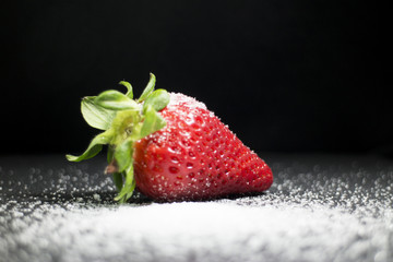 Cascata di zucchero su fragola