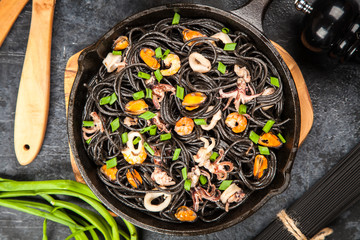 Black spaghetti with seafood