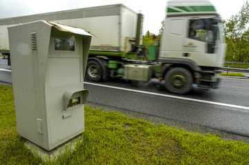 Radarkasten an der A2, LKW, Österreich, Niederösterreich, Süd