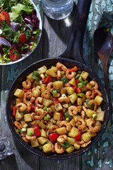 Pan with shrimps and vegetables