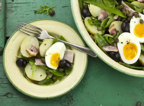 Beans, bacon and egg salad