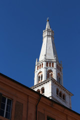 Fototapeta na wymiar Ghirlandina tower, Modena, Italy