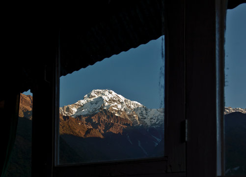 Fototapeta View of Annapurna through the window of the lodge in Chomrong - Nepal, Hima
