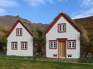 Fototapeta na wymiar Der Torfhof Laufás am Ostufer des Eyjafjörður im Norden Islands