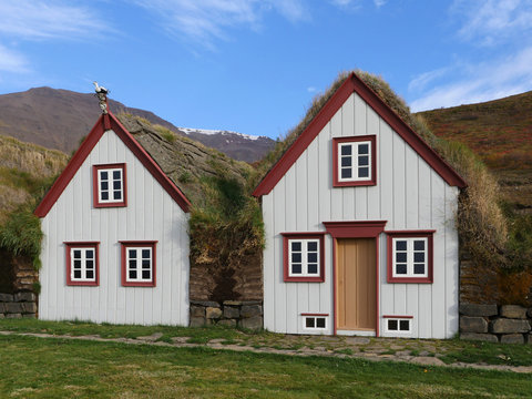 Der Torfhof Lauf&aacute;s am Ostufer des Eyjafj&ouml;r&eth;ur im Norden Islands