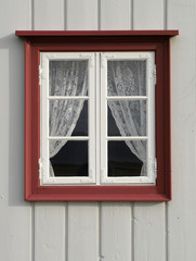 Fenster in einer Holzfassade in Laufas in Island