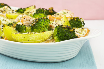 Salmon bake with broccoli and potatoes
