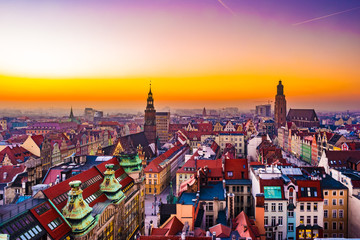 Obrazy na Szkle  Panorama oświetlona starego miasta Wrocławia nocą. Popularny cel podróży w Polsce. Wysoki zakres dynamiki.