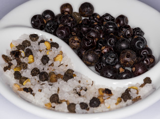 Sea salt mix with juniper berries and black pepper