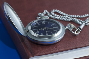 Pocket watch on diary page - 140729718