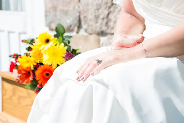 Obraz na płótnie Canvas bride hands sitting outside in sun