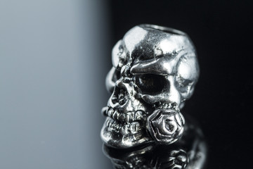 metal skull on a black background - 140731576