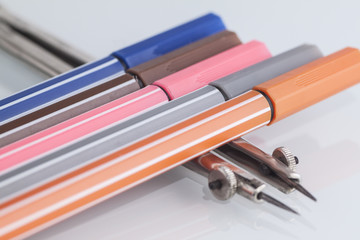 pen colorscolored pens and compasses - 140731758