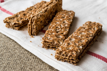 Crispbread with cheese and sesame (gluten free)