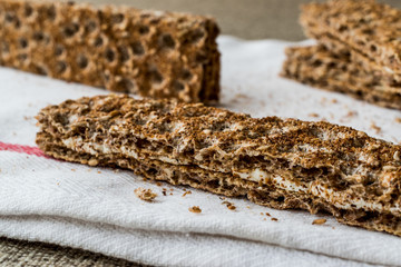 Crispbread with cheese and sesame (gluten free)