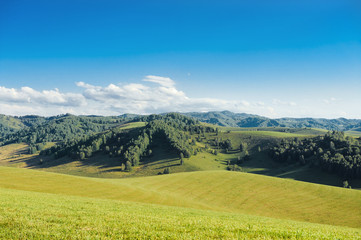 Obraz premium Beautiful sunny day is in mountain landscape.