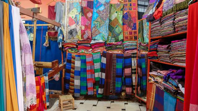 métier à tisser et produits marocain