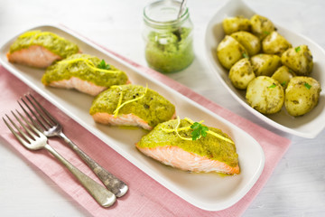 Salmon fillets with green pesto