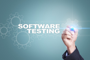 Obraz premium Businessman drawing on virtual screen. software testing concept.