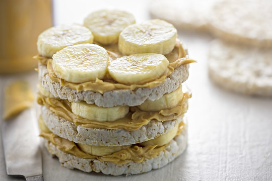 Rice cake sandwich with peanut butter and banana slices