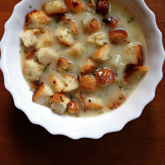 White asparagus soup with croutons