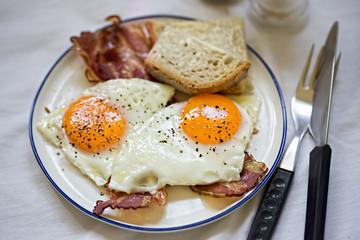 Eggs on bacon with bread