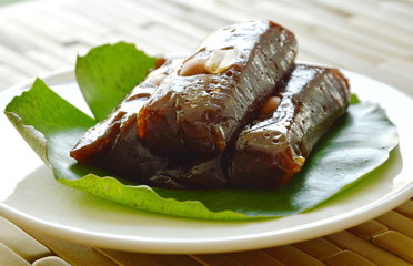Thai sweet coconut caramel decorating on lotus leaf