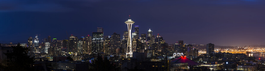 Fototapeta na wymiar Seattle Awakes Panorama I