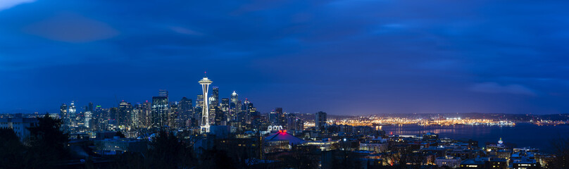 Fototapeta na wymiar Seattle Awakes Panorama II