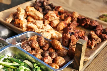 Photo sur Plexiglas Pique-nique Grilled vegetables and meat on table
