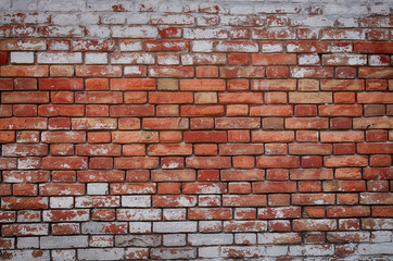 Naklejka premium Brick wall with shabby whitewash peeled in