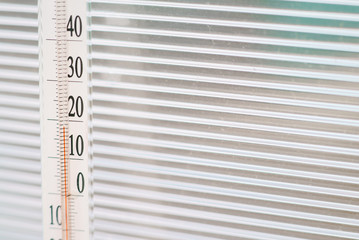 The temperature in the greenhouse is 18 degrees Celsius