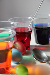 Bunte Osterfarben