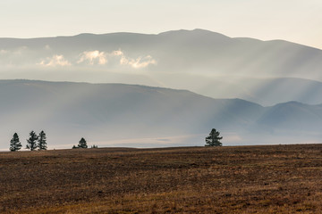 Obraz premium mountains sunlight rays dawn