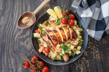 Couscous mit Haehnchenbruts
