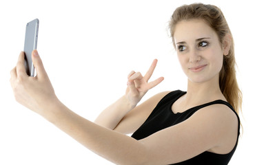 Teenager fotografiert Selfie oder Selbstportrait mit Kamera von Smartphone 