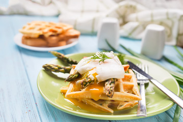 egg and asparagus