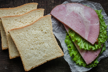  Sandwiches with ham, lettuce and square slices of bread